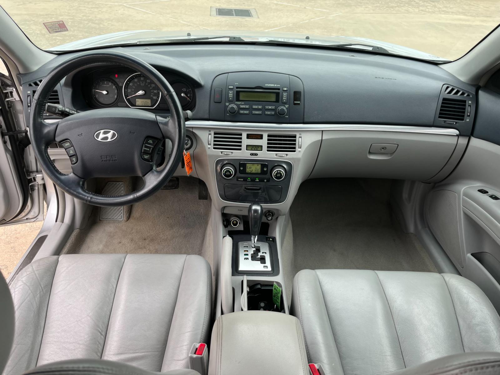 2006 SILVER /gray Hyundai Sonata GLS (5NPEU46F26H) with an 3.3L V6 DOHC 24V engine, located at 14700 Tomball Parkway 249, Houston, TX, 77086, (281) 444-2200, 29.928619, -95.504074 - Photo #10
